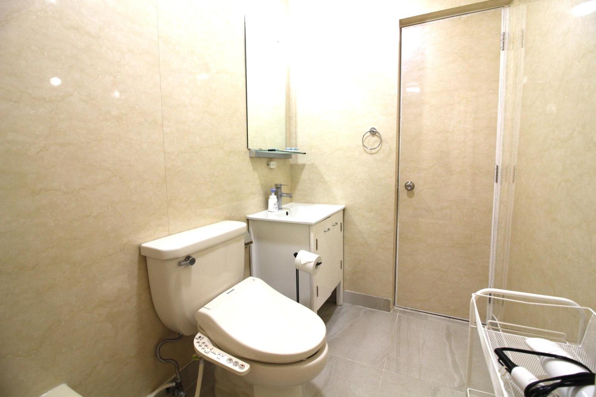 Hotel Whale Okinawa Kadena Esterno foto