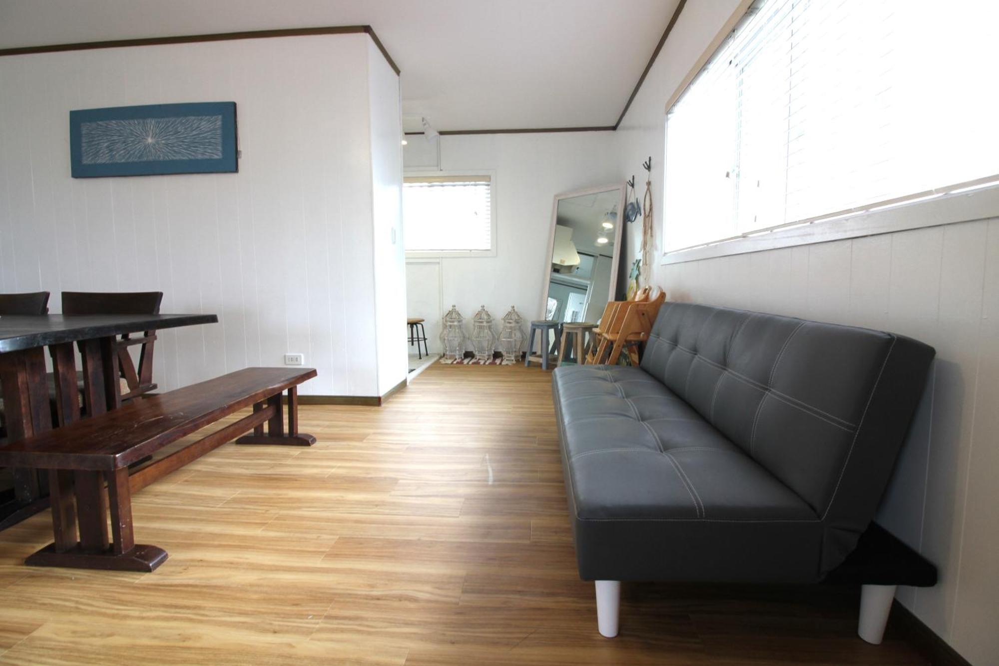 Hotel Whale Okinawa Kadena Esterno foto