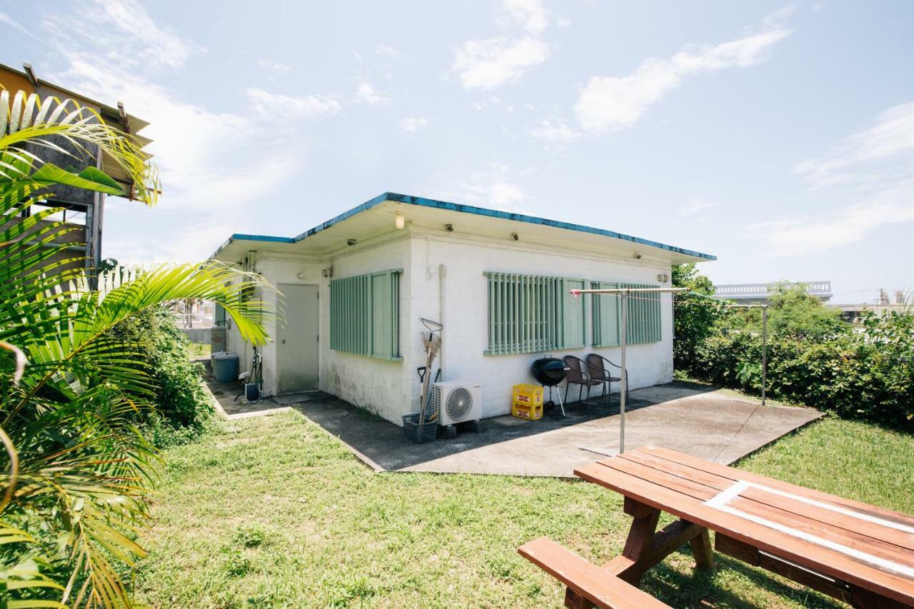 Hotel Whale Okinawa Kadena Esterno foto