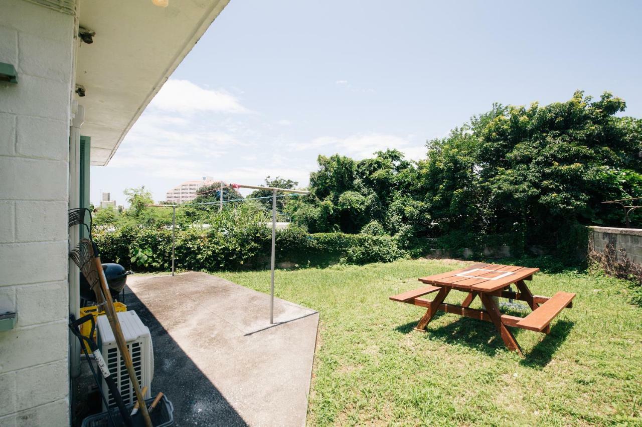 Hotel Whale Okinawa Kadena Esterno foto