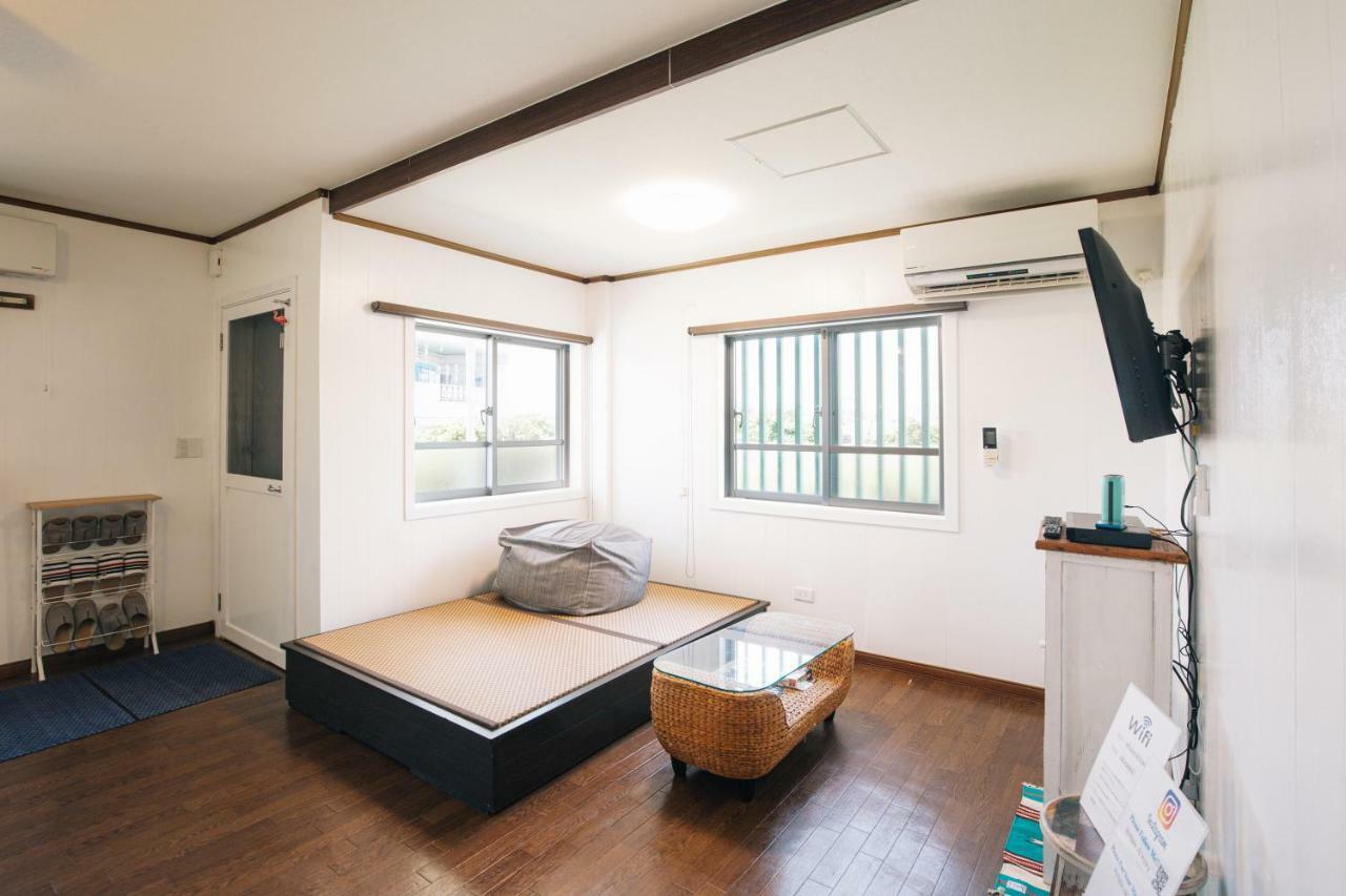 Hotel Whale Okinawa Kadena Esterno foto