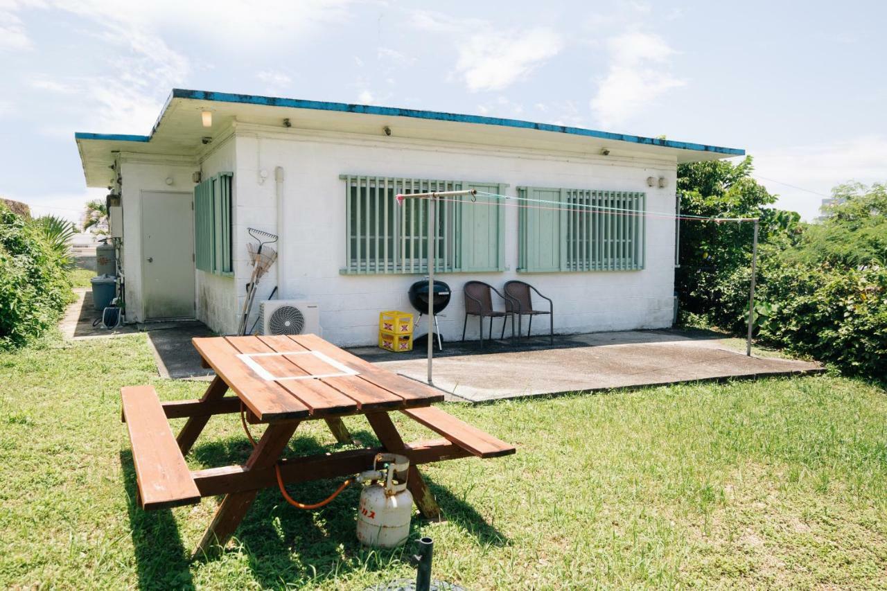 Hotel Whale Okinawa Kadena Esterno foto