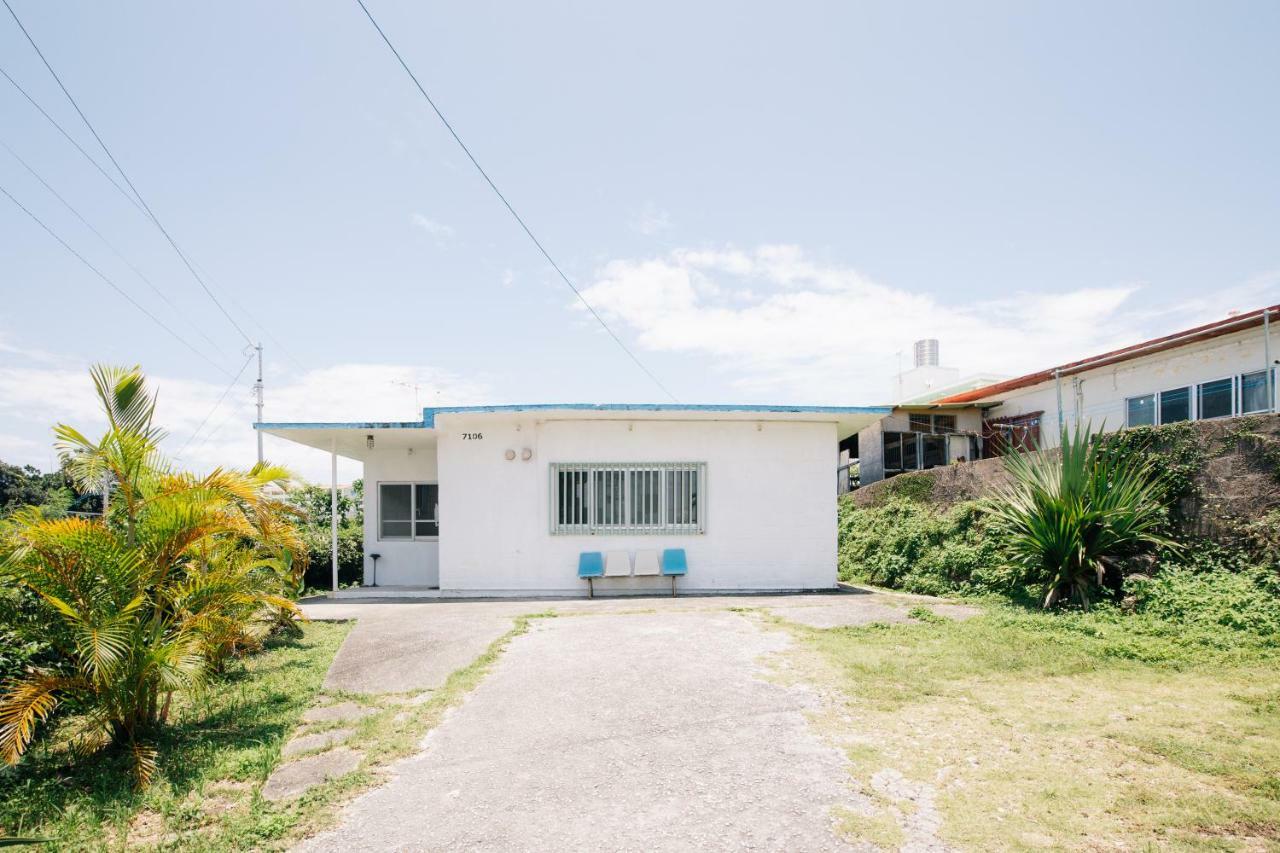 Hotel Whale Okinawa Kadena Esterno foto