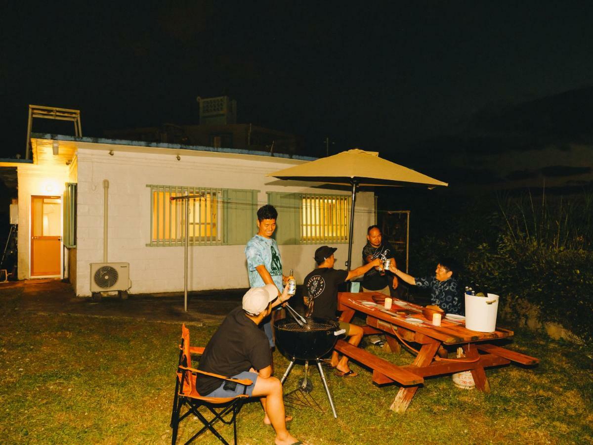 Hotel Whale Okinawa Kadena Esterno foto