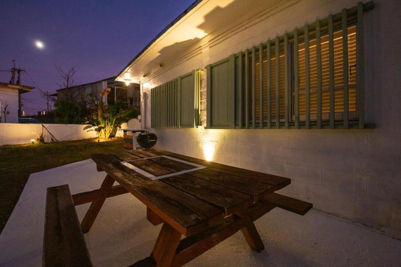 Hotel Whale Okinawa Kadena Esterno foto
